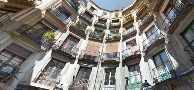 Building in Calle Milans