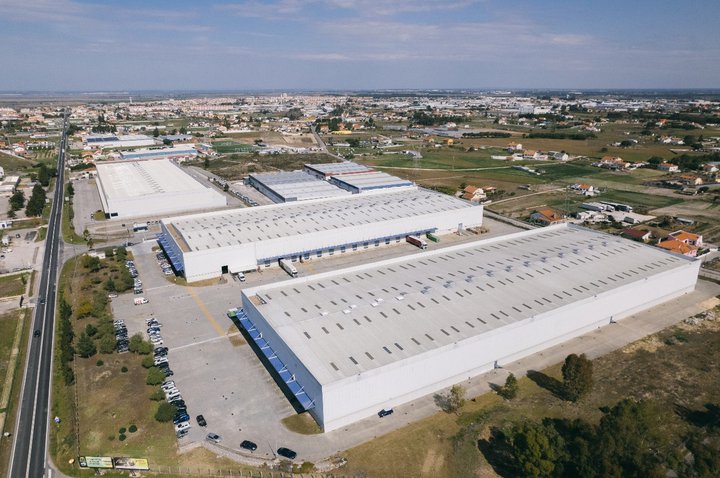 Bedrock and Europi buy 3 logistics warehouses in Porto Alto for €10M