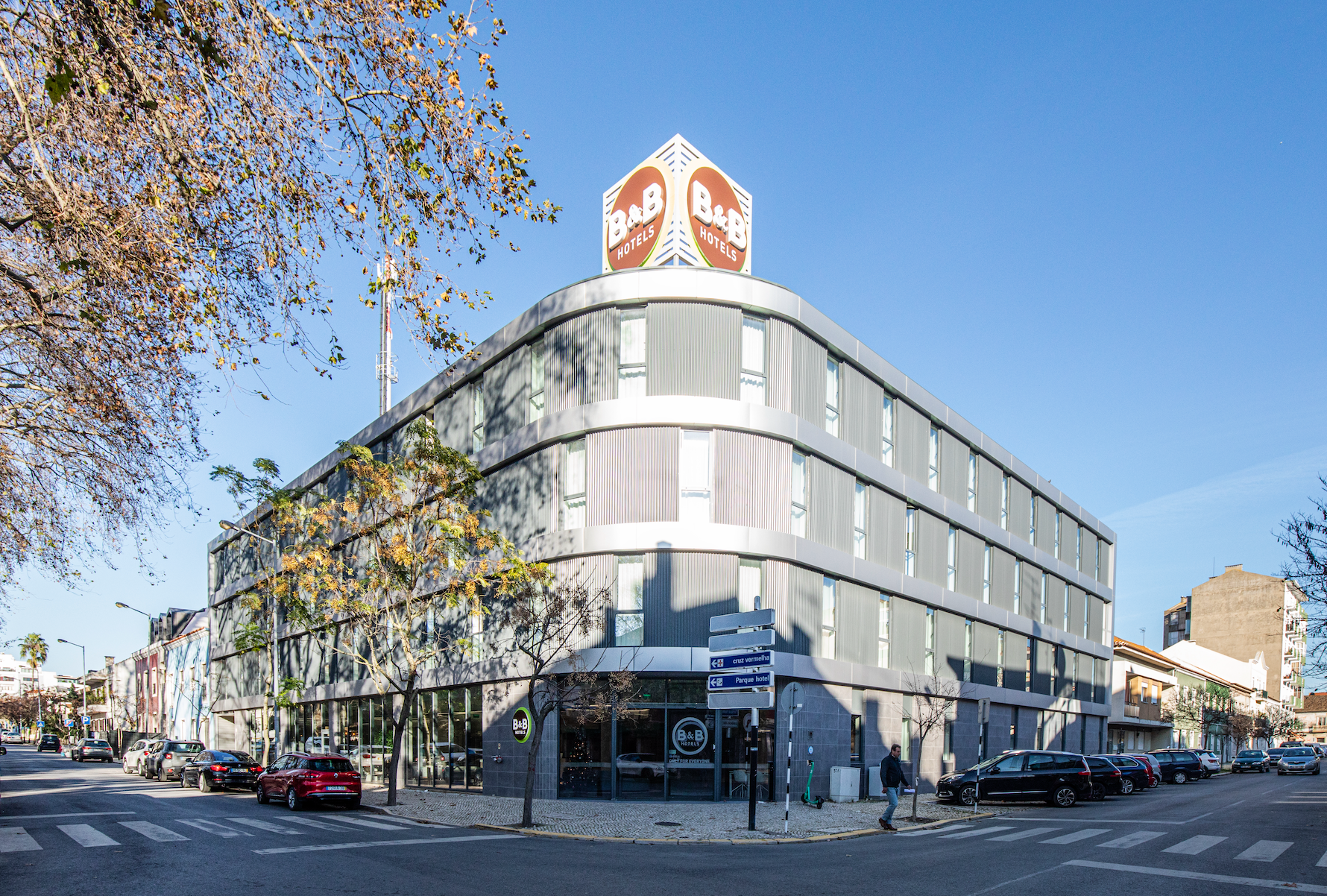 ECS buys the hotel B&B Montijo from the Sunny/Casais partnership