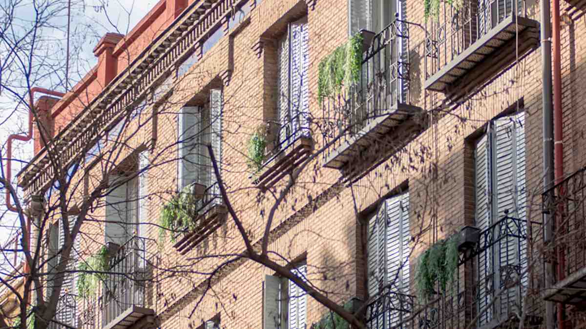 Persépolis sells a residential building in Atocha