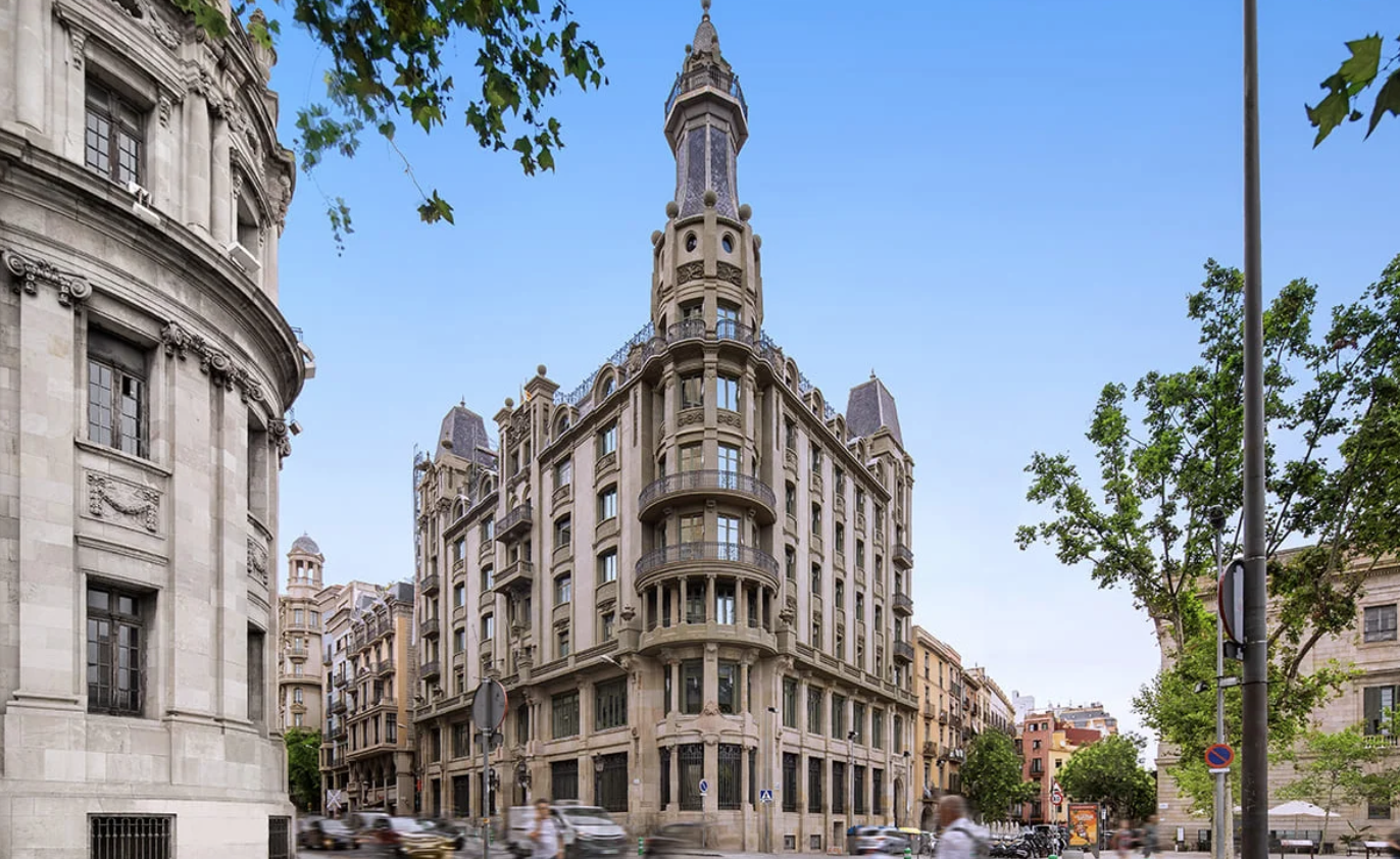 Zurich sells three office buildings in the centre of Barcelona