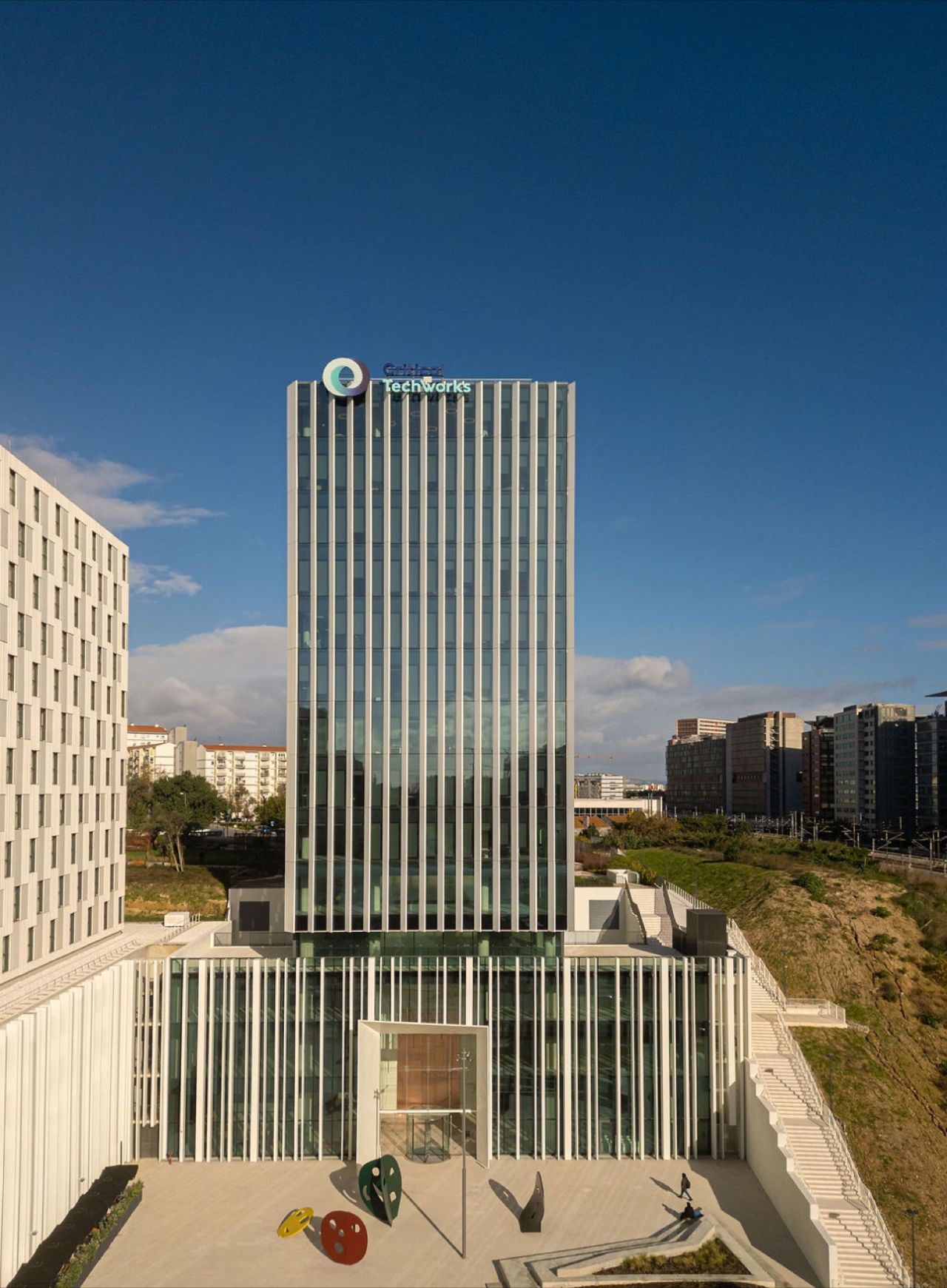 Krest sells the K-Tower Lisbon Business Centre to Real I.S. AG