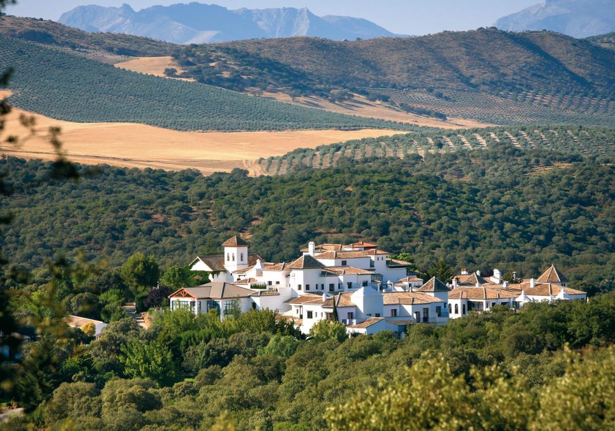 Barceló sells its luxury hotel La Bobadilla to Único