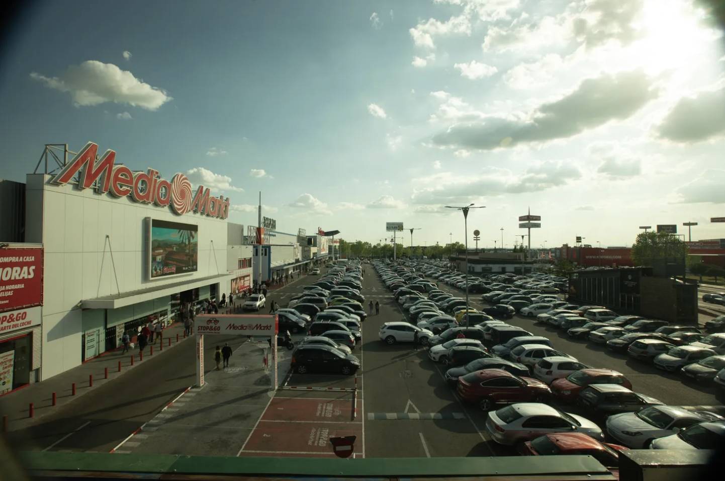 ARES ACQUIRES CASTELLANA PROPERTIES' RETAIL PARKS IN SPAIN FOR €279M