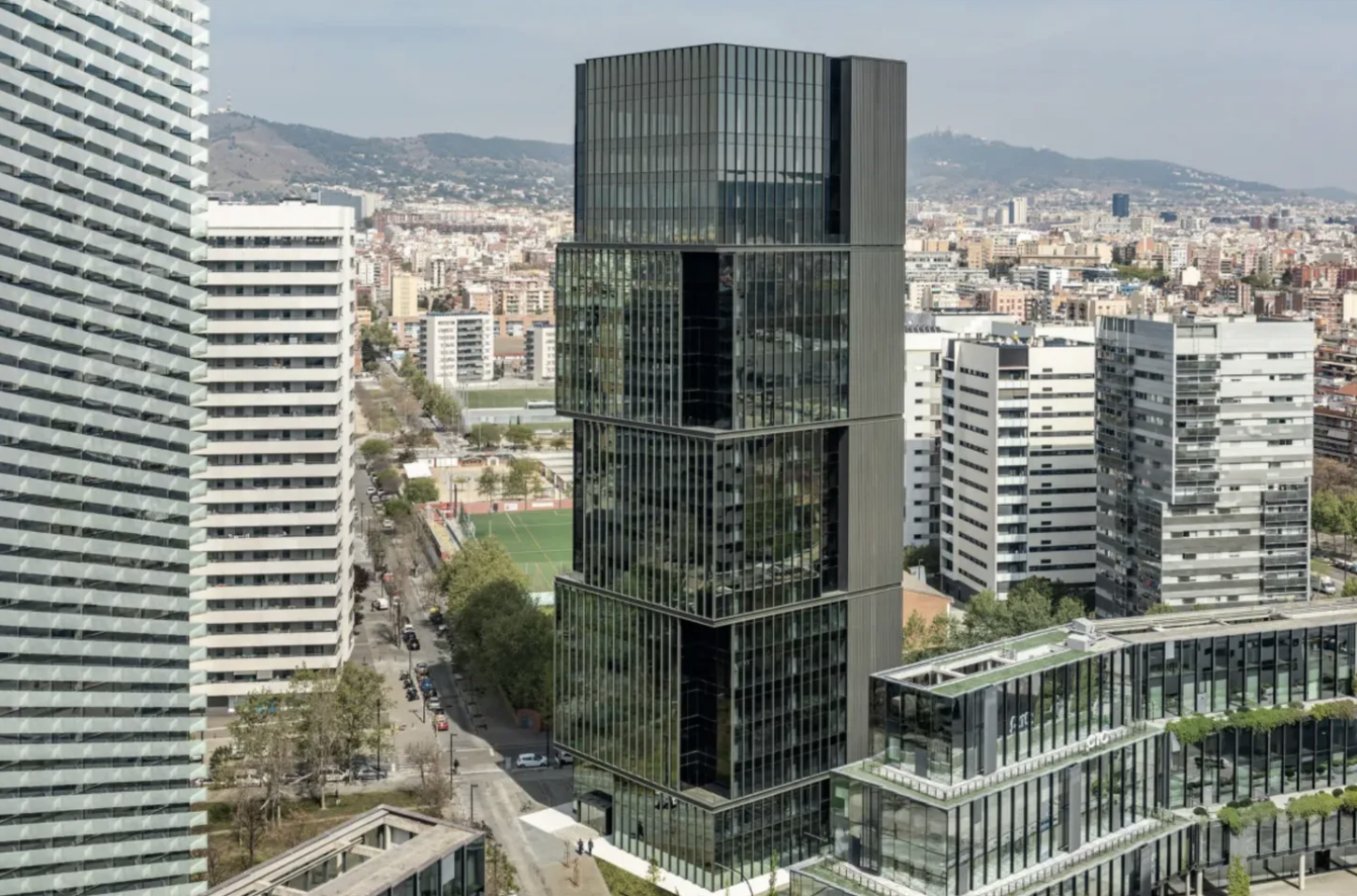 COLONIAL BUYS ENTIRE TOWER SHARED WITH THE PUIG FAMILY IN BARCELONA