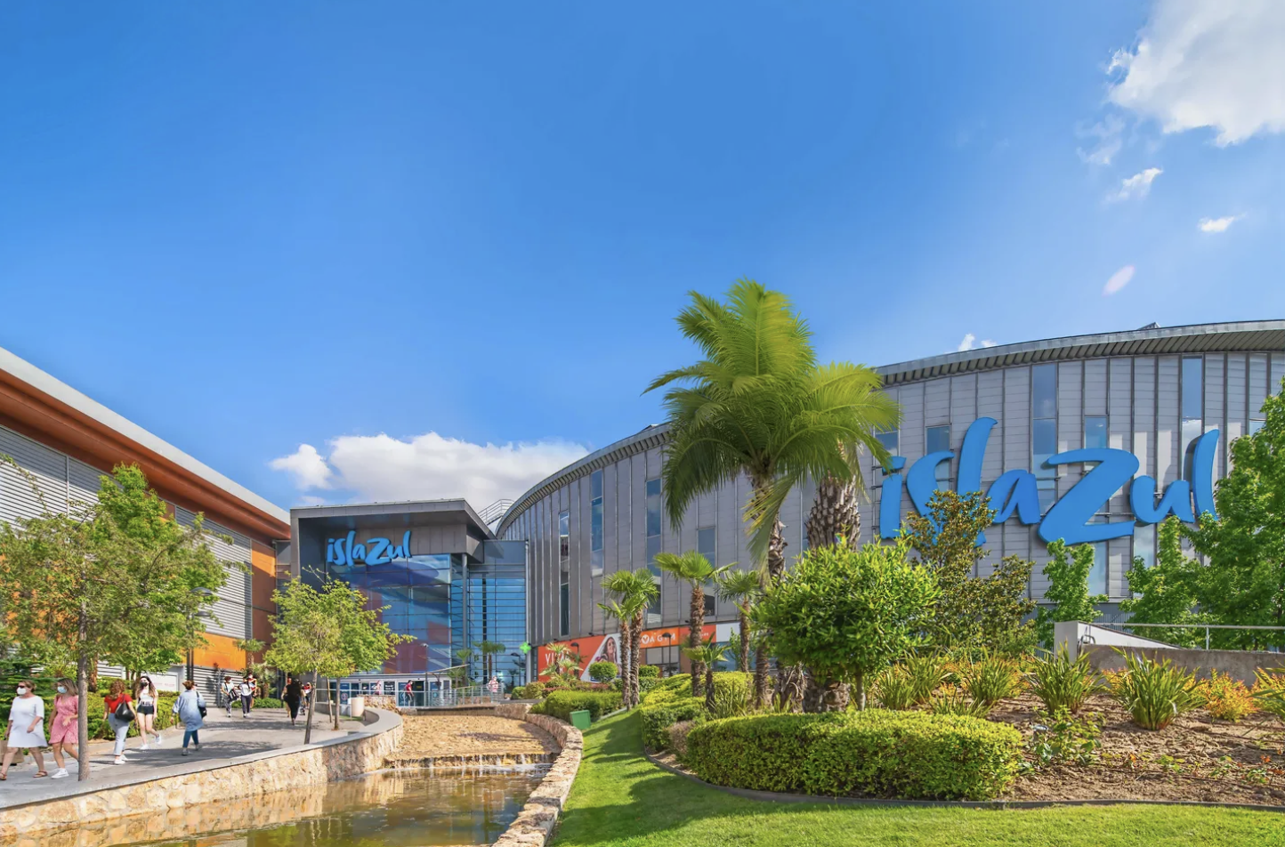 HENDERSON PARK AND EUROFUND SELL ISLAZUL FOR €340M