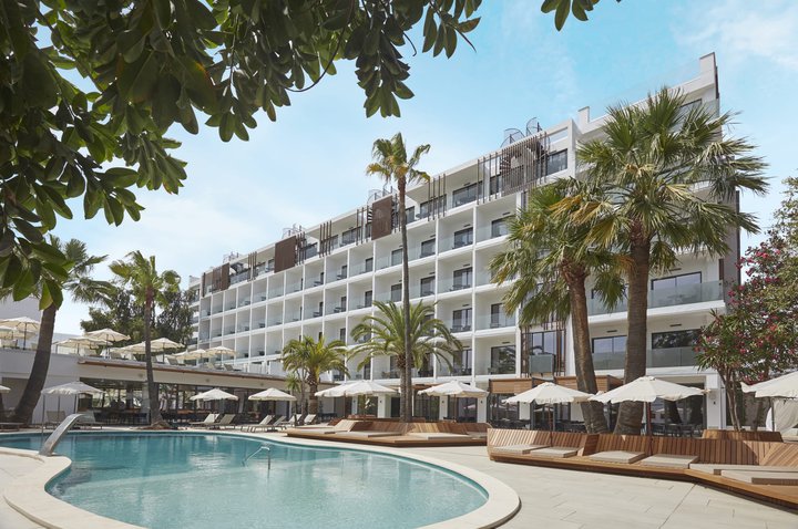 Ferrer sells the Caprice Alcudia Port hotel in Mallorca