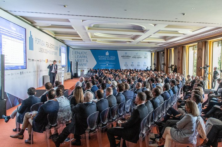 Participants record at the 7th edition of Portugal Real Estate Summit