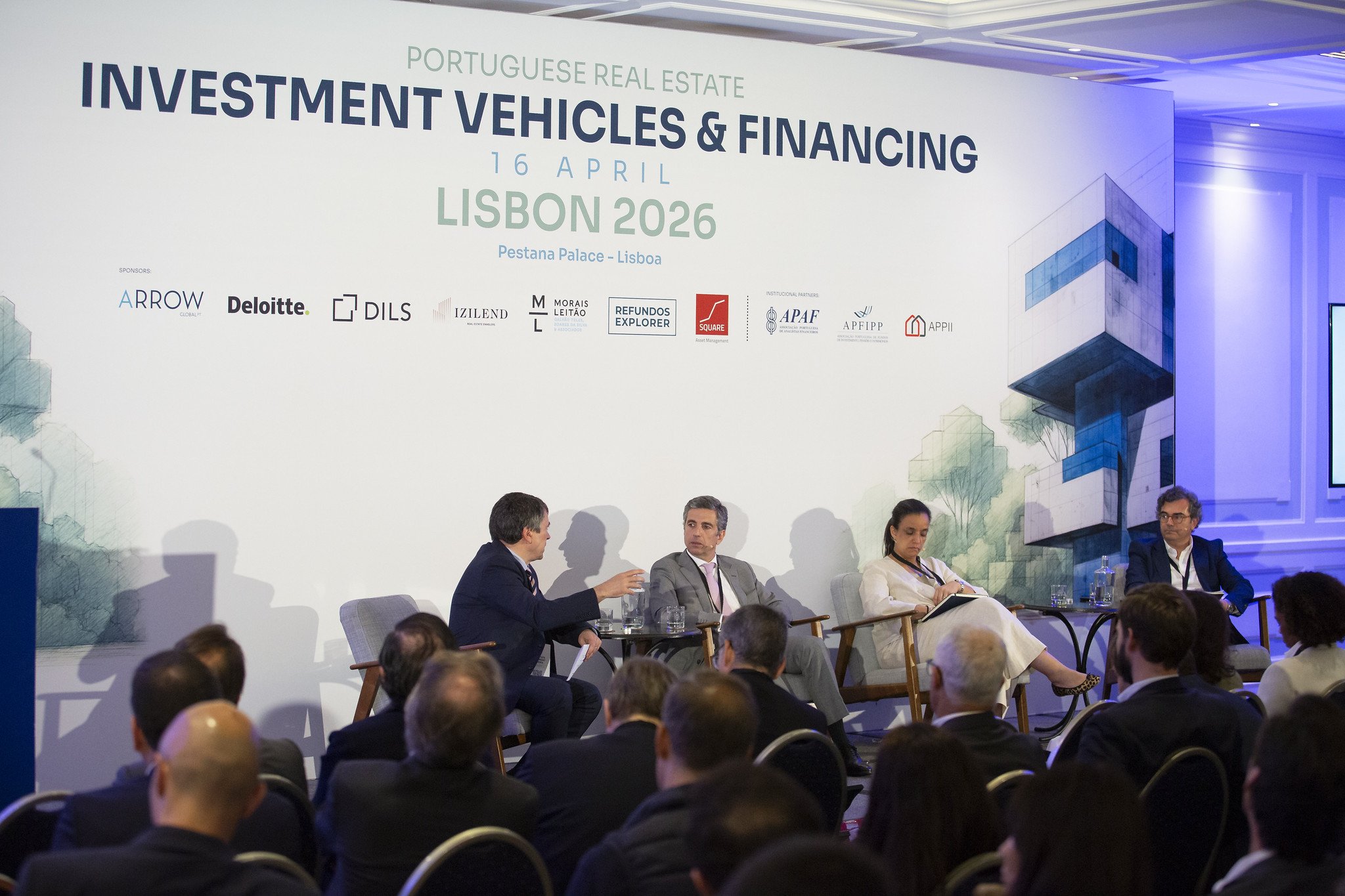 From left to right: António Gil Machado (Grupo Iberinmo), Frederico Arruda(Refundos Explorer SGFII), Tatiana Rocha e Silva (Insula Capital), and Ricardo Guimarães (Confidencial Imobiliário).