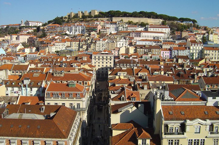 92 countries invested €744M on housing in Lisbon