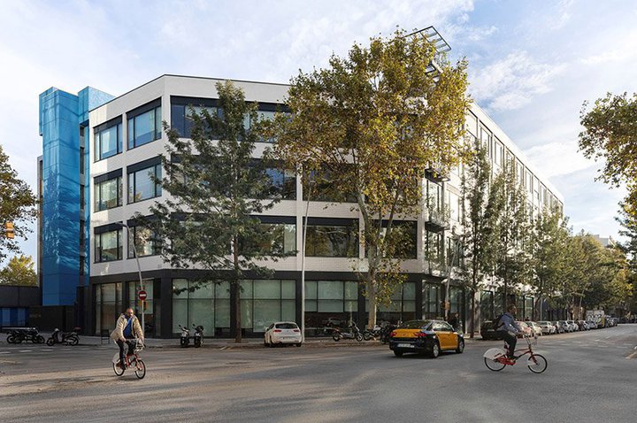 BNP Paribas buys an office building from Blue Coast Capital in 22@ district
