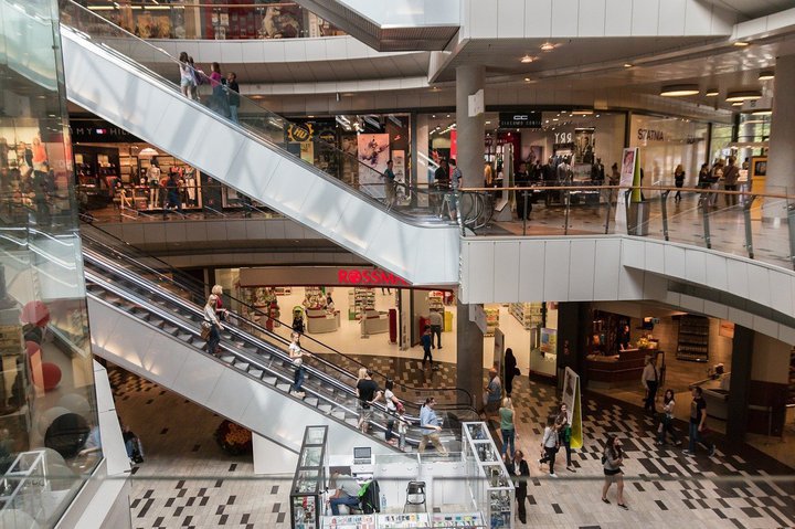 THE RETAIL SECTOR ATTRACTED THE LARGEST VOLUME OF INVESTMENT IN THE SECOND QUARTER, ACCOUNTING FOR 26% OF THE TOTAL.