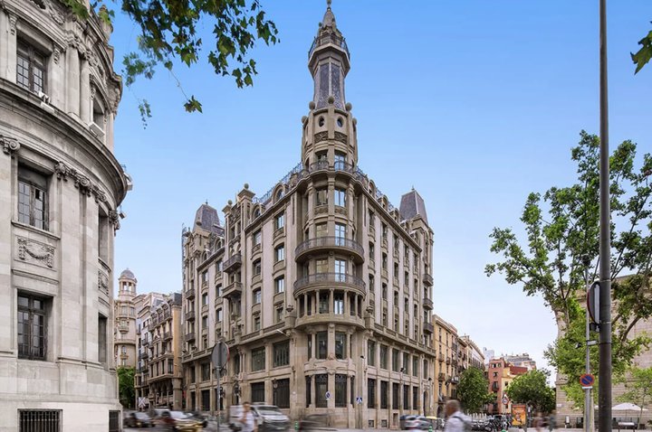 Zurich sells three office buildings in the centre of Barcelona