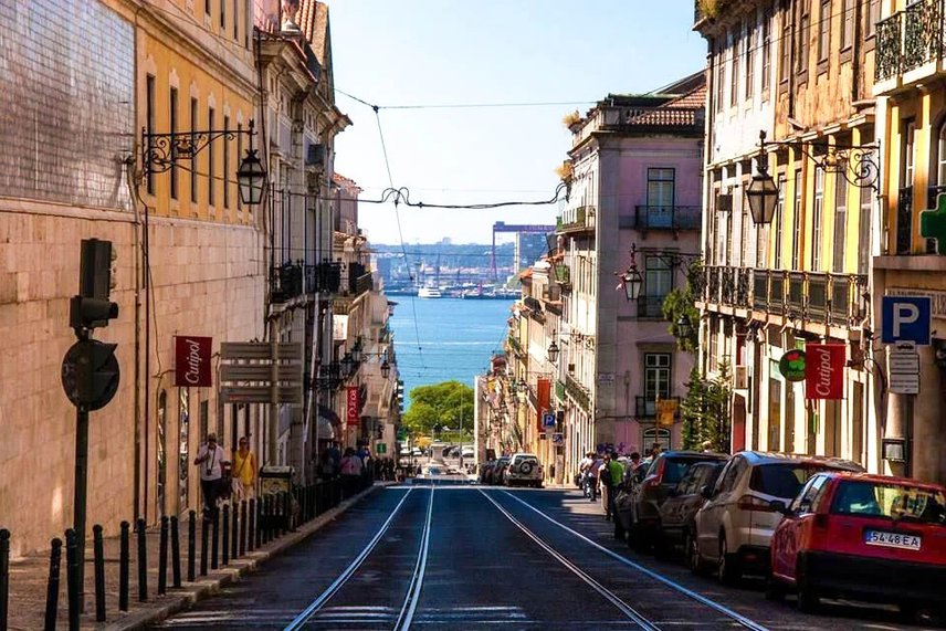 Cais do Sodré Block sold for new Room007 Hostel