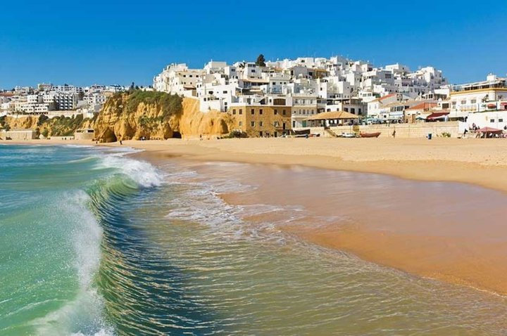 HOUSE PRICES ACCELERATE IN LISBON AND THE ALGARVE 