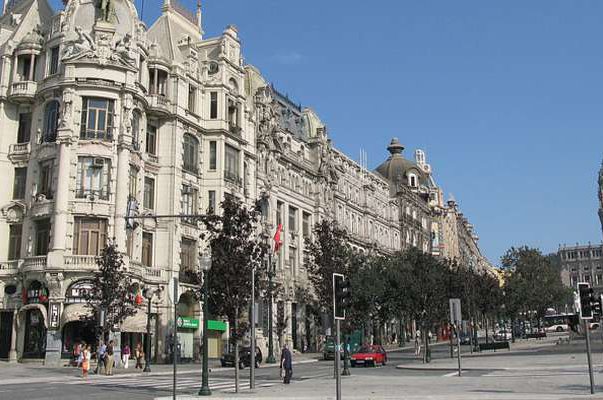 SALE OF TWO HOTELS IN AVENIDA DOS ALIADOS SETS A RECORD 