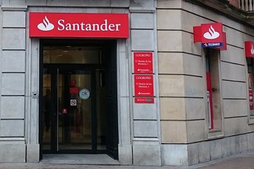 Santander buys back a portfolio of 380 branches from Axa for €300M