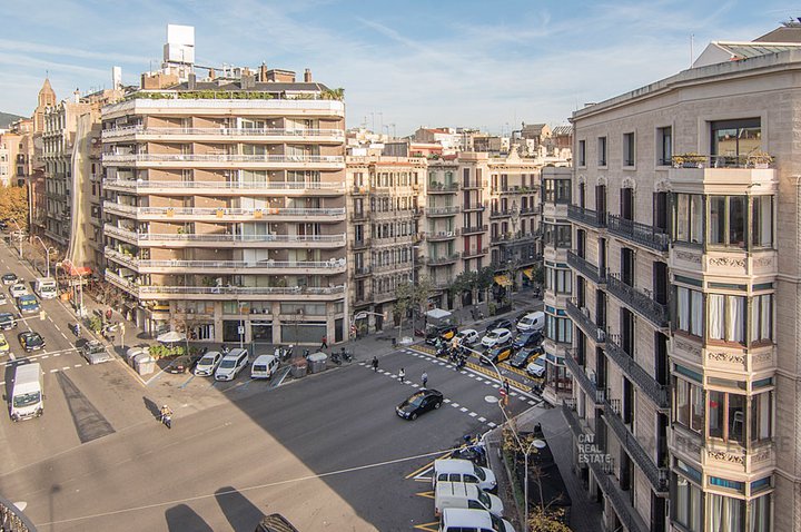 Barcelona acquires four buildings in the Eixample