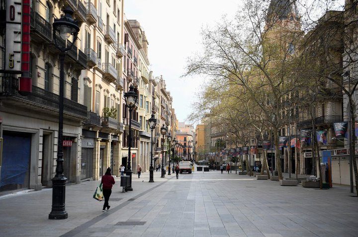 Barcelona’s municipal council will purchase empty stores for €16M