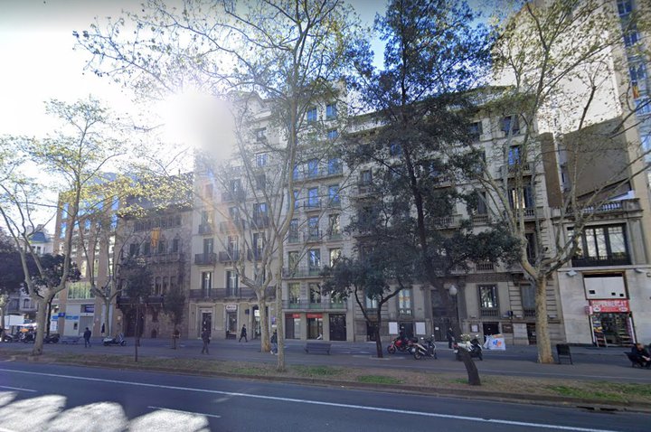 Cat Real Estate sells retail space in Barcelona