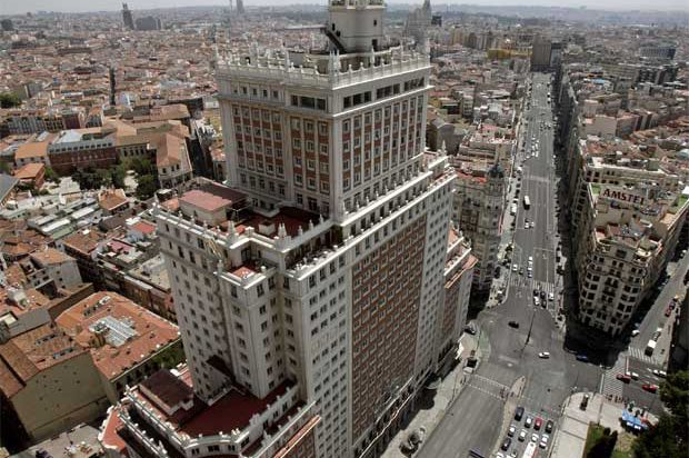 Baraka remodels Edifício España as a hotel and shopping centre 