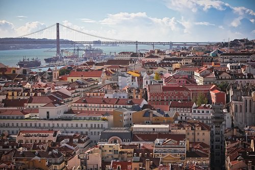 Foreign investors responsible for 87% of retail investment in Portugal