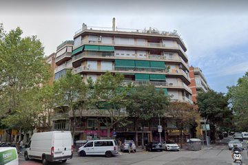 Home capital rents purchase residential building in Barcelona's Eixample