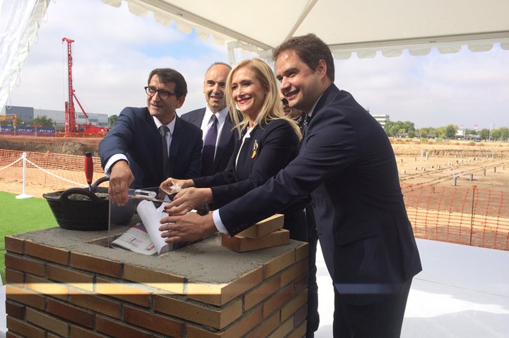 First stone of the Open Sky shopping center in Torrejón de Ardoz 