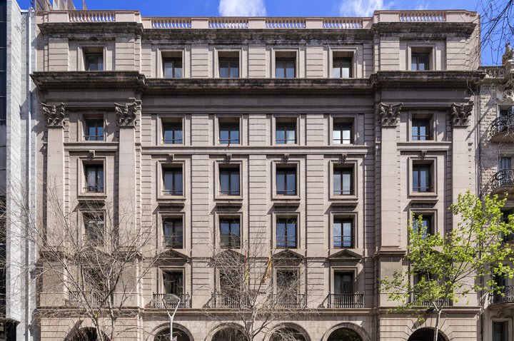 Franklin Templeton buys Pau Claris in Barcelona from KanAm Grund Group