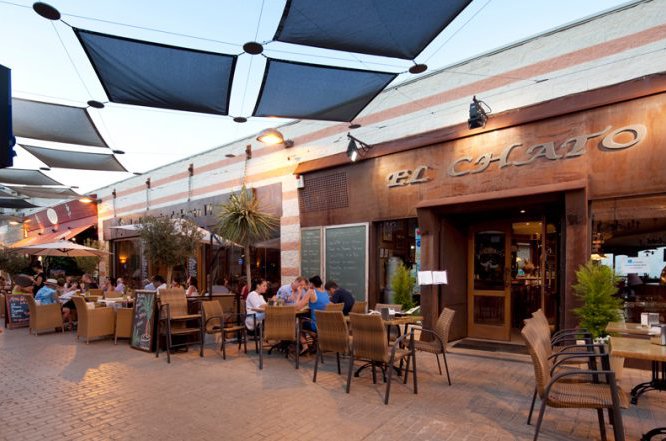 More than 50% of visitors use the restaurant facilities when at a shopping centre  