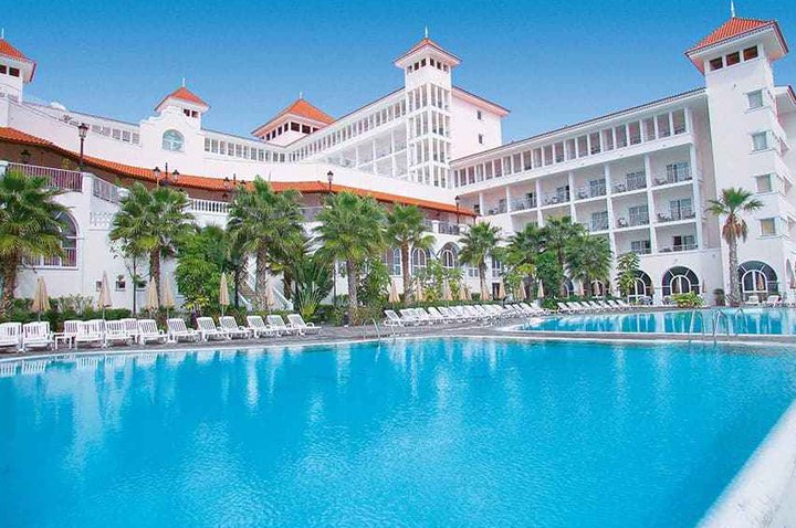 Riu places 3 hotels for sale