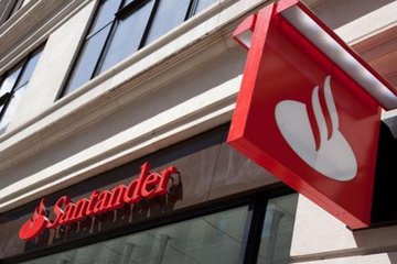 Santander places two portfolios worth €5.700M on the market
