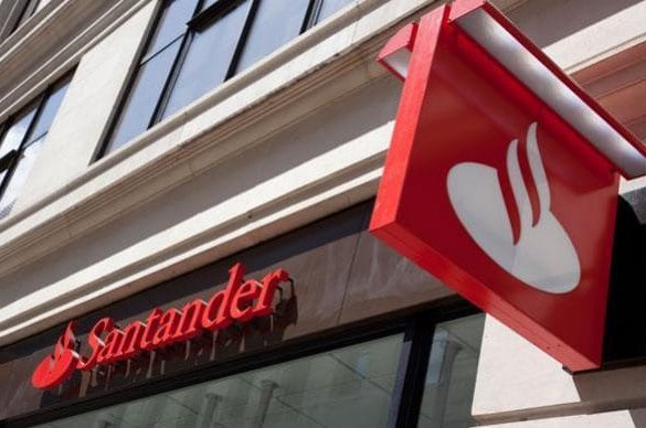 Santander places two portfolios worth €5.700M on the market