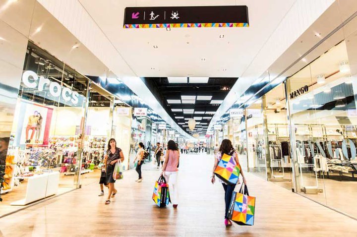 Shopping centre owners request a bailout plan for retail