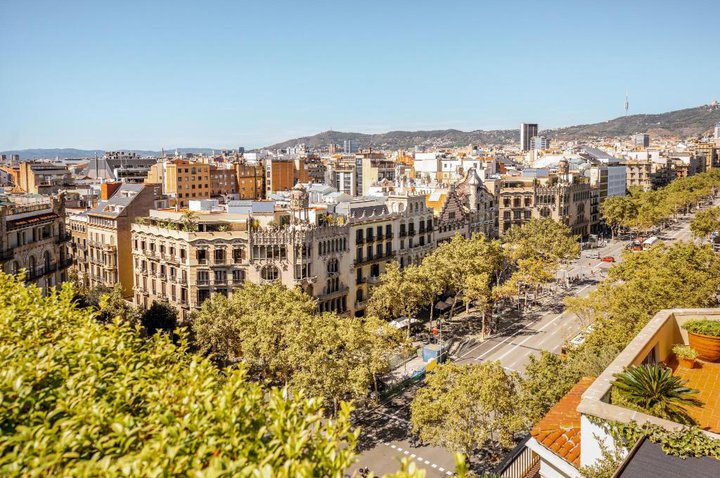 Smart Rooms acquired UMA House Pau Claris hostel in Barcelona