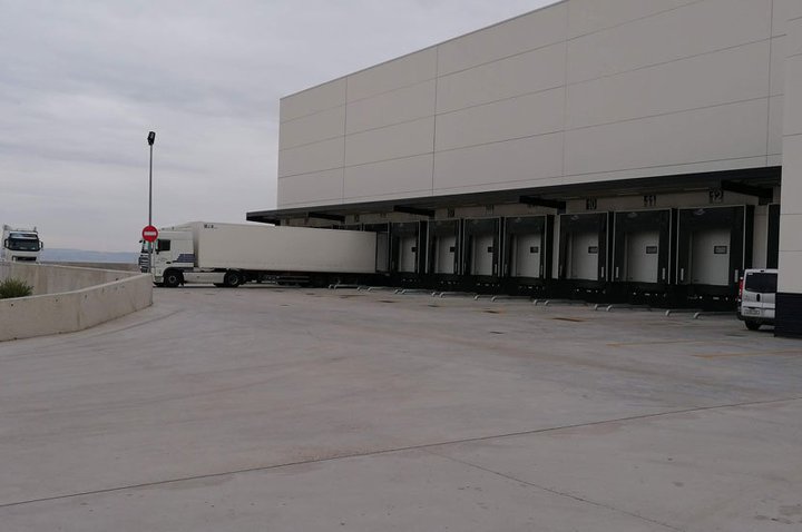 Spearvest buys a cross docking logistic warehouse in Zaragoza